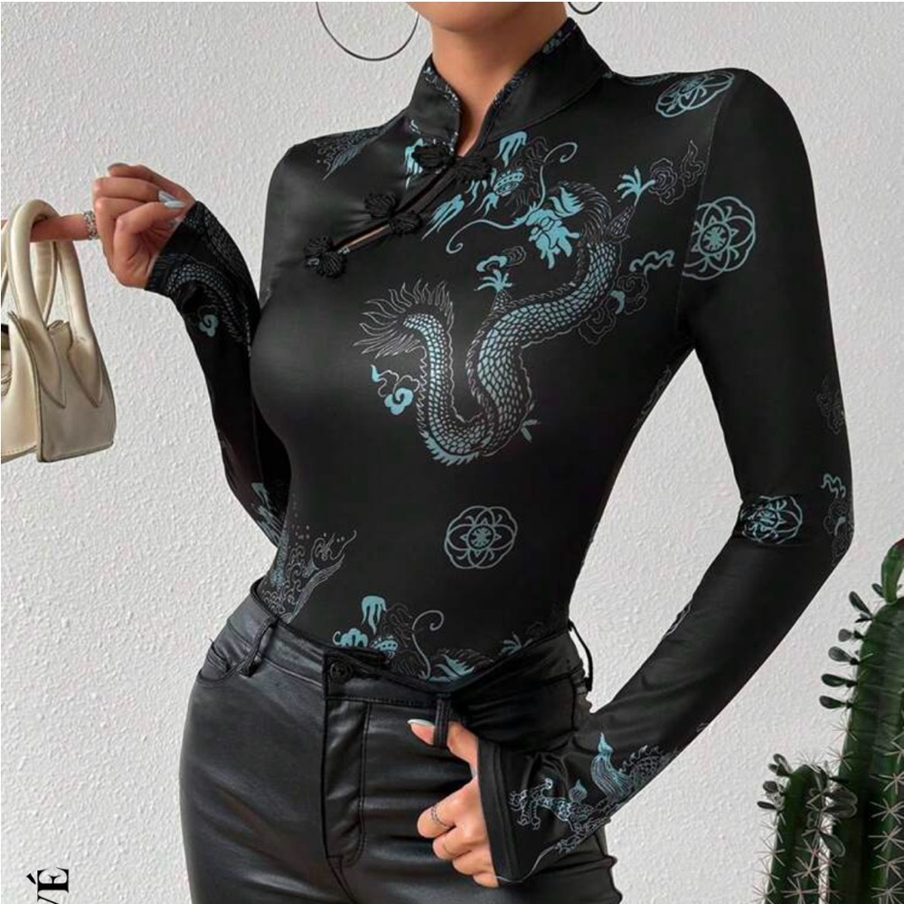 🛍️☀️ 3/$10 Dragon Printed Button Down T-Shirt ☀️🛍️